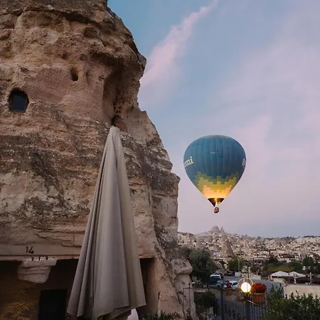 Paradise Cappadocia & Rooftop 2* ギョレメ